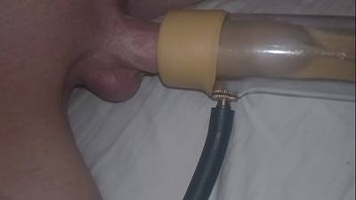Замечательная мастурбация при помощи секс-машины